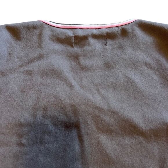 Koi Grey and Pink Scrub Top. Style 113HRT Size Small. Great Condition!! - Picture 5 of 10